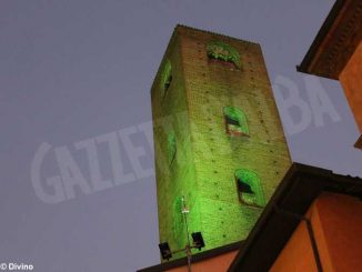 Alba: le torri si colorano di verde “speranza” per ricordare le persone scomparse
