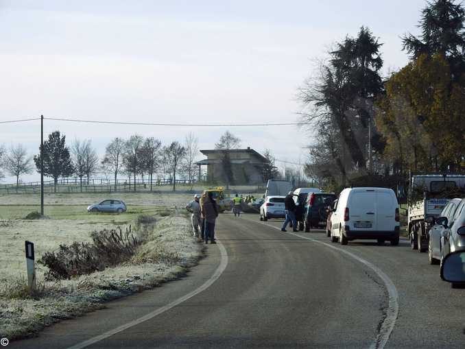 Incidente tra due auto tra Ceresole e Sommariva causa lunghe code