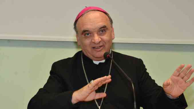 Il vescovo di Alba invita giornalisti e operatori della comunicazione a riflettere sul messaggio del Papa
