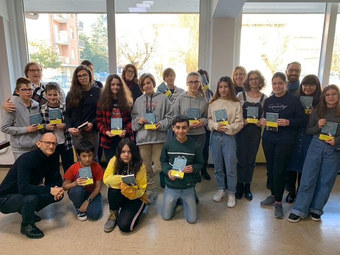 Neive: un genitore dona 153 copie del libro di Liliana Segre per i ragazzi della scuola secondaria 1