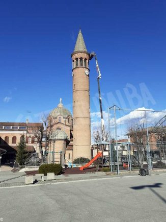 Danni alla torre del santuario della Moretta, cade un calcinaccio. Sospeso l’uso delle campane 3