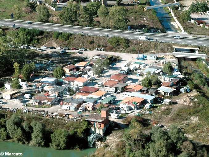 Campo nomadi: la patata bollente passa a Carlo Bo