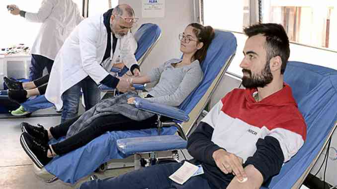 Umberto I: trenta studenti in fila per donare il sangue
