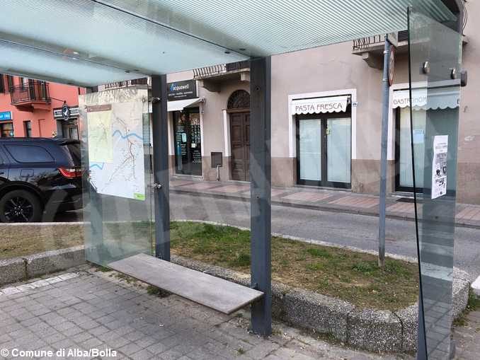 Quasi metà delle fermate dei bus hanno i vetri o le panchine rotte