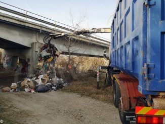 Rimossi i rifiuti abbandonati nei pressi del ponte sul Tanaro