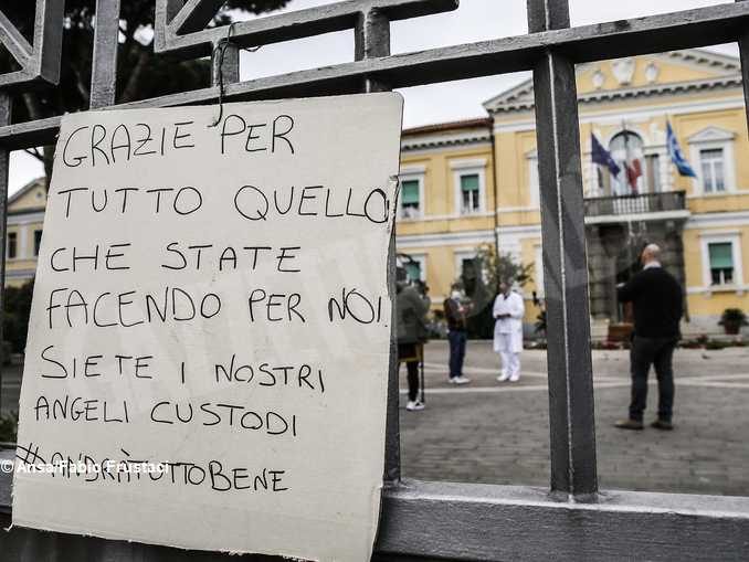 La pandemia fa emergere gli eroi, i don Abbondio e gli irresponsabili 3