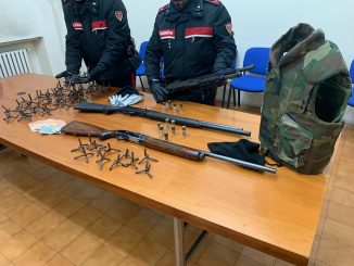 I carabinieri arrestano tre rapinatori e sequestrano tre fucili a pompa