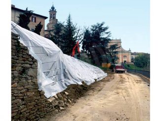 Neive: il muro pericolante di via Massucco verrà abbattuto e ricostruito