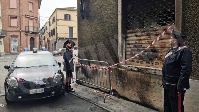 Incendiava cassonetti per noia, arrestato dai Carabinieri di Carmagnola
