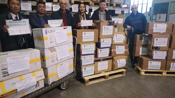 Coronavirus, la comunità cinese ha donato 6mila guanti e 2mila mascherine al Piemonte