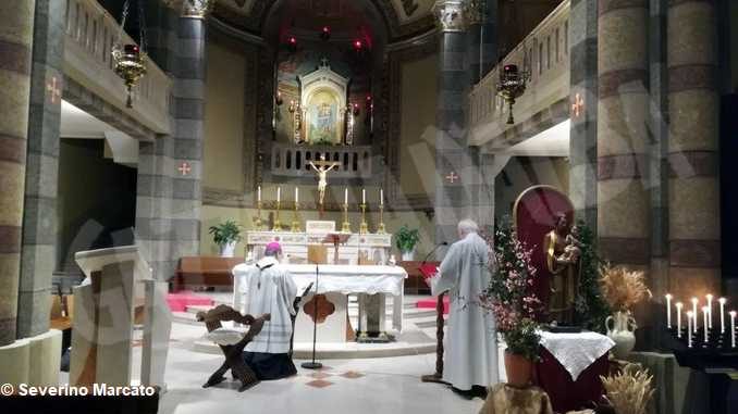 Monsignor Marco Brunetti torna al santuario  della Moretta e prega nel cimitero di Alba 2