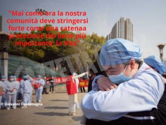 Il tredicenne Giovanni Costamagna raccoglie il messaggio del Premier