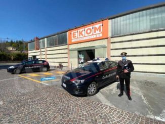 Prima tentano di forzare l’entrata del discount poi fuggono dai domiciliari: arrestati due volte in poche ore