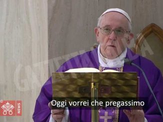 Il Papa prega per chi lavora nei media perché la gente non si senta isolata