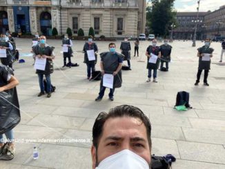 Manifestazione degli infermieri davanti al palazzo della Regione