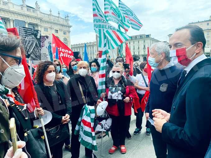 Operatori delle Rsa in piazza. In settimana incontro con la Regione