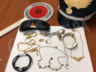 Con un amico ruba i gioielli della nonna: denunciati due giovani a Costigliole d'Asti