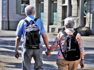 Anziani ancora a casa: protezione o sopruso?
