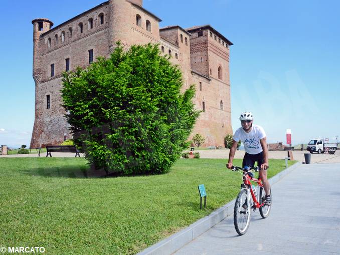 Sulle Langhe in bici seguendo la nuova guida di Paolo Casalis