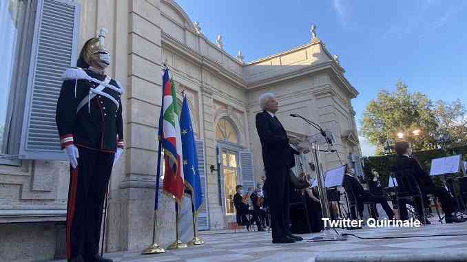 Mattarella all'Altare della Patria: "Uniti supereremo l'emergenza per una solida e duratura ripresa"