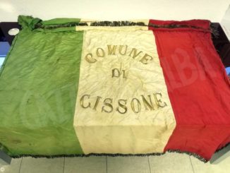 Domenica il sindaco di Feisoglio donerà un'antica bandiera al Comune di Cissone