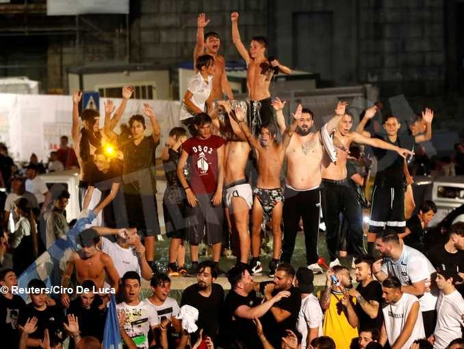 I tifosi del Napoli festeggiano la vittoria in Coppa Italia