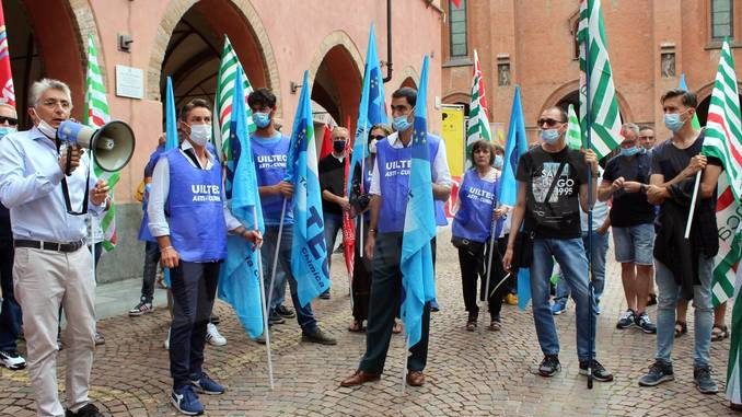 Stamperia Miroglio: scontro sul risarcimento fra sindacati e proprietà