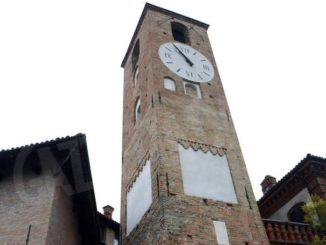 Neive: ora si può salire sulla torre dell'orologio restaurata 1