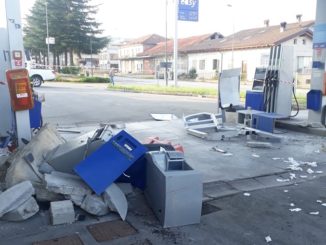 Ladri distruggono il distributore di Dogliani per rubare i soldi dalle casse automatiche