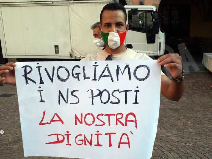 Gli ambulanti che non possono tornare in via Maestra protestano 2