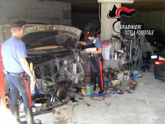 Carabinieri e forestali chiudono un'autofficina abusiva a Nizza Monferrato