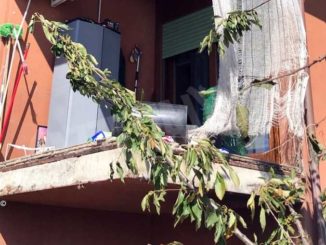 Crolla il parapetto di un balcone: ferita una donna in frazione Ca’ del Bosco