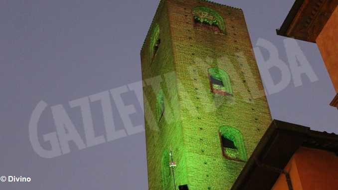 Torri illuminate da una luce verde, Alba aderisce alla Giornata sulla Sla