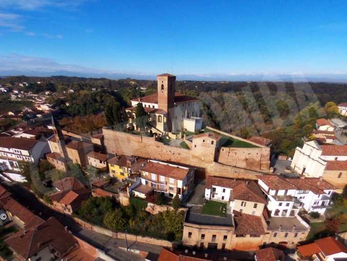 Una petizione contro l’antenna: domani a Cisterna si raccolgono le firme