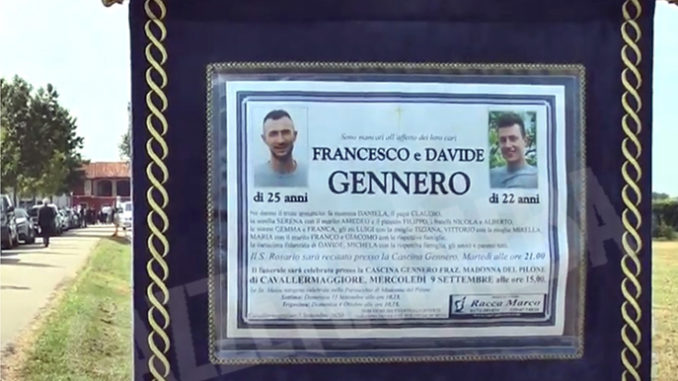 Funerali nell'aia della cascina Gennero per i due fratelli morti nel silo dell'azienda agricola di famiglia