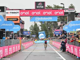 Al Giro d'Italia Sobrero perde terreno sulle pendici dell'Etna. Crolla Thomas