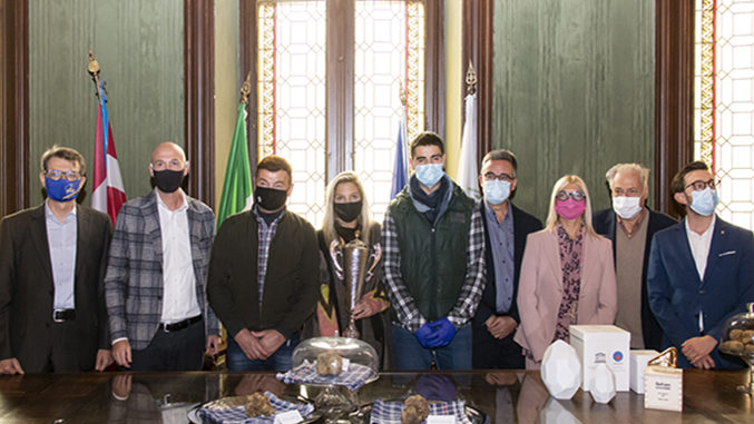 Alba, Tartufo Reale 2020: premiato un tartufo da 338 grammi