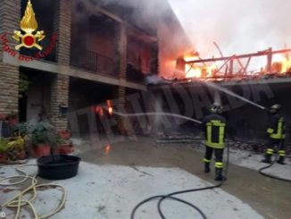 Villetta distrutta da un incendio a Cassinasco, nella Langa astigiana