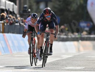 Giro d'Italia: nella tappa Alba-Sestriere Hindley indossa la maglia rosa