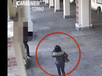 Rubavano le borse alle anziane in chiesa: arrestata una coppia torinese