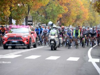 La partenza della tappa Alba-Sestriere (fotogallery) 7