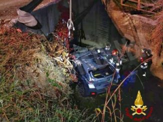 Finsice con l'auto in un torrente a Monticello: lievemente ferito un uomo di 55 anni