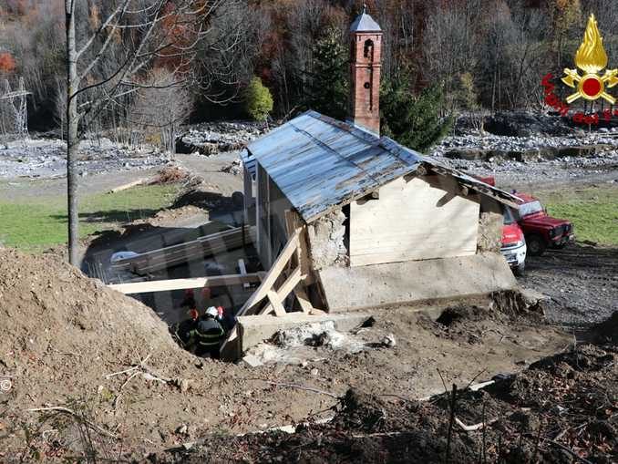 I Vigili del fuoco mettono in sicurezza la chiesa di San Pancrazio