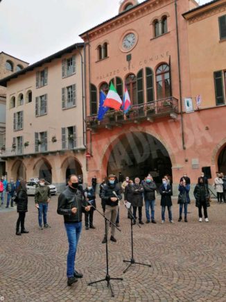 Ambulanti scendono in piazza ad Alba contro il blocco dei mercati non alimentari 2