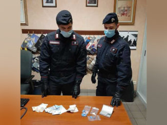 Nasconde le dosi di cocaina nella mascherina, arrestato