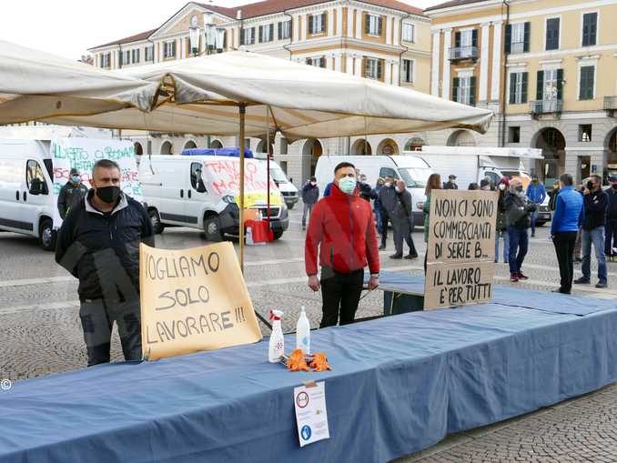 I venditori ambulanti della Granda chiedono di poter lavorare 1