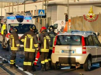 Frontale davanti alla Diageo di Cinzano: automobilista ferito in modo lieve