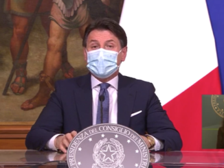 Conte chiude l'Italia a Natale, decisione sofferta: 10 giorni zona rossa