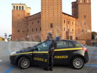 Articoli per animali e mascherine dopo la confisca vengono consegnate a enti benefici 1