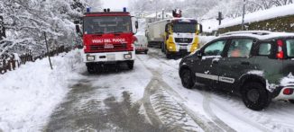 La neve blocca un camion in frazione Rutte a Bosia 3